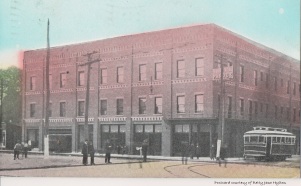 The Hotel Pardue was built in 1909. The building was sold and later became the Windsor Hotel.
